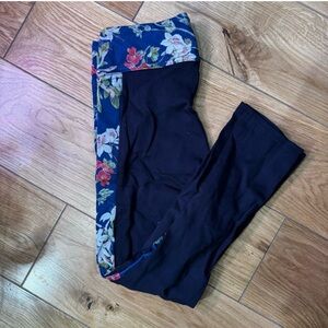 BlackMilk Gorgeous Garden Ninja Spikes Cropped Leggings Size Small Floral Active